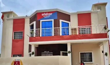 सरकारी शिक्षक को गांव वालों ने महिला के साथ आपत्तिजनक हालत में पकड़ा, बनाया बंधक