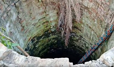 कीचड़ में पांव फिसलने से कुएं में गिरी दो लड़कियां, एक की...