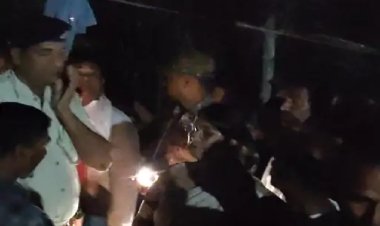 दीवार गिरने से एक ही परिवार के पांच लोग दबे