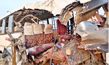 बिहार में बारातियों की बस और ट्रक की टक्कर, 3 की मौत