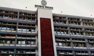 झारखंड राज्य सरकार ने 20 जिलों के उपायुक्तों का तबादला कर दिया है. दो जिलों के डीडीसी को उसी जिले का डीसी बनाया गया है.