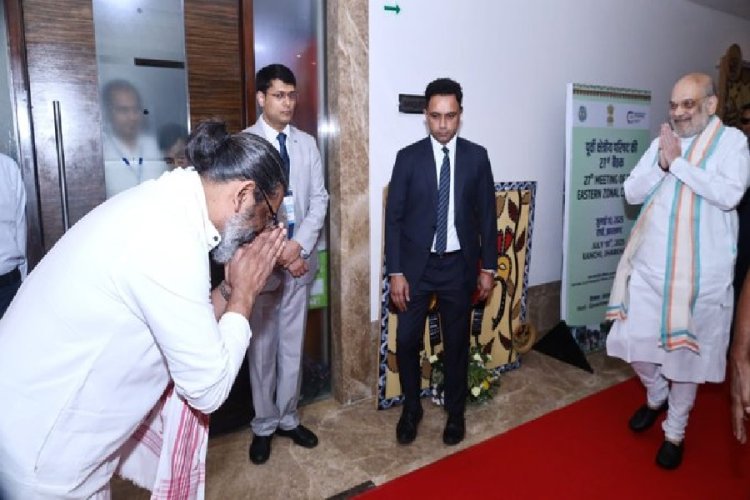 हेमंत सोरेन की सादगी और विनम्रता की राज्य भर में हो रही चर्चा, अमित शाह का कुछ इस अंदाज में किया स्वागत