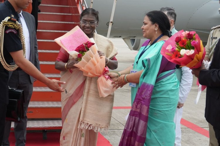 मंत्री दीपिका पांडेय ने राष्ट्रपति का देवघर एयरपोर्ट पर किया स्वागत, बोलीं- संपूर्ण झारखंड के लिए गौरव का विषय