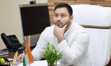 तेजस्वी यादव को चुनाव आयोग का दूसरा नोटिस, दो दिन में वोटर आईडी जमा करने को कहा