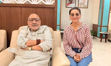 भोजपुरी एक्ट्रेस अक्षरा सिंह लड़ेंगी बिहार चुनाव? गिरिराज सिंह से मुलाकात के मायने क्या हैं