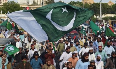 Pakistan at a Crossroads: Between Chaos and Change