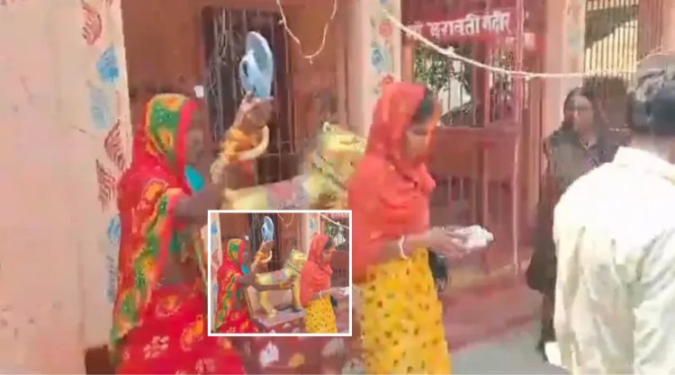 बिहार: पति ने कराई पत्नी की शादी,मां ने चप्पल मारकर विदा किया