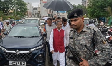 छात्रों के धरना स्थल पहुंचे बाबूलाल मरांडी, JPSC-JSSC में कथित गड़बड़ियों को विधानसभा में उठाने का भरोसा