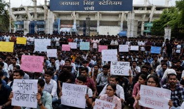 वार्ता के बाद छात्रों का ऐलान : सिर्फ जांच नहीं, परीक्षाएं रद्द होने तक आंदोलन; कल विधानसभा घेराव भी करेंगे