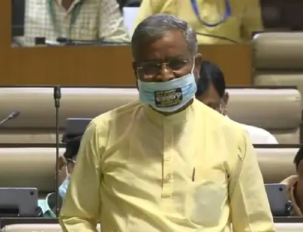 मास्क पहनकर विधानसभा पहुंचा विपक्ष, लिखा था - न्याय चाहिए, धोखा नहीं