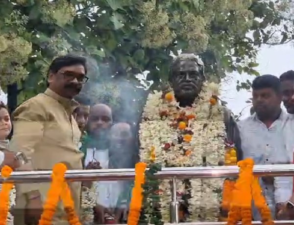 CM हेमंत सोरेन ने शहीद निर्मल महतो को दी श्रद्धांजलि
