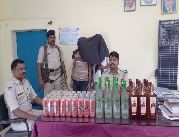 जामताड़ा में यात्री बनकर शराब तस्करी कर रहे बिहार के 2 तस्कर गिरफ्तार