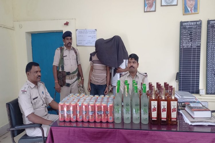 जामताड़ा में यात्री बनकर शराब तस्करी कर रहे बिहार के 2 तस्कर गिरफ्तार