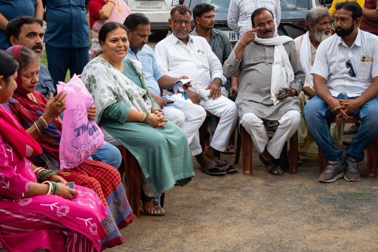 महागामा में मंत्री दीपिका पांडेय सिंह ने कांग्रेस कार्यकर्ताओं के साथ की बैठक, SIR को लेकर दिए दिशा-निर्देश